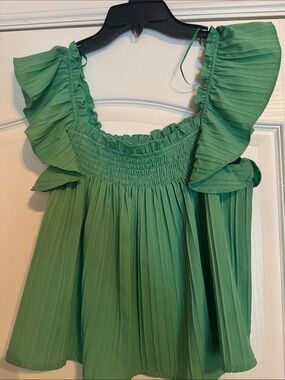 LUSH GREEN PLEATED FLUTTER SLEEVE TOP
